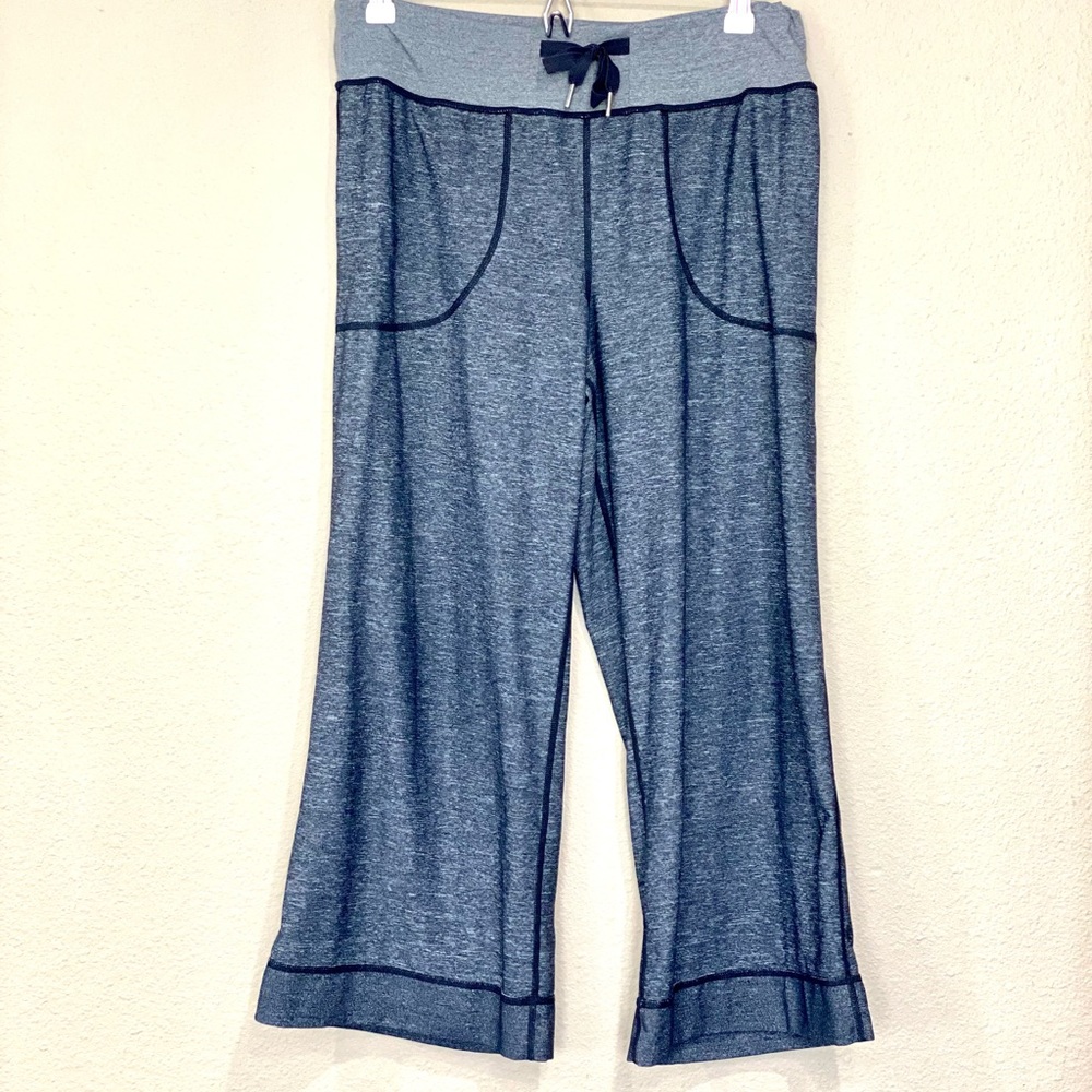 Lululemon Capri flare pants size 6